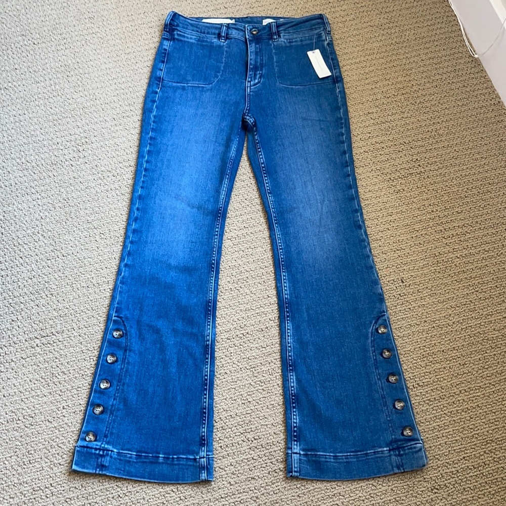 High waisted adorable boot cut anthro jeans!